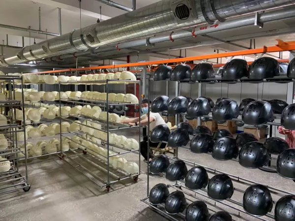 Notre usine de casques améliore sa chaîne de production pour augmenter sa capacité de personnalisation OEM